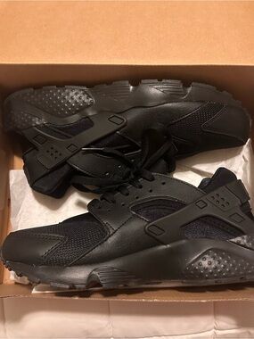 Nike Kids Huaraches All-Black Sneakers